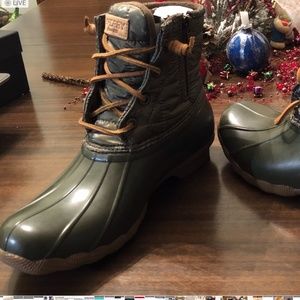 Quilted duct boots - size 8